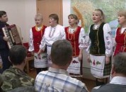 Коллективу украинской песни «Вербиченька» подарили новые костюмы