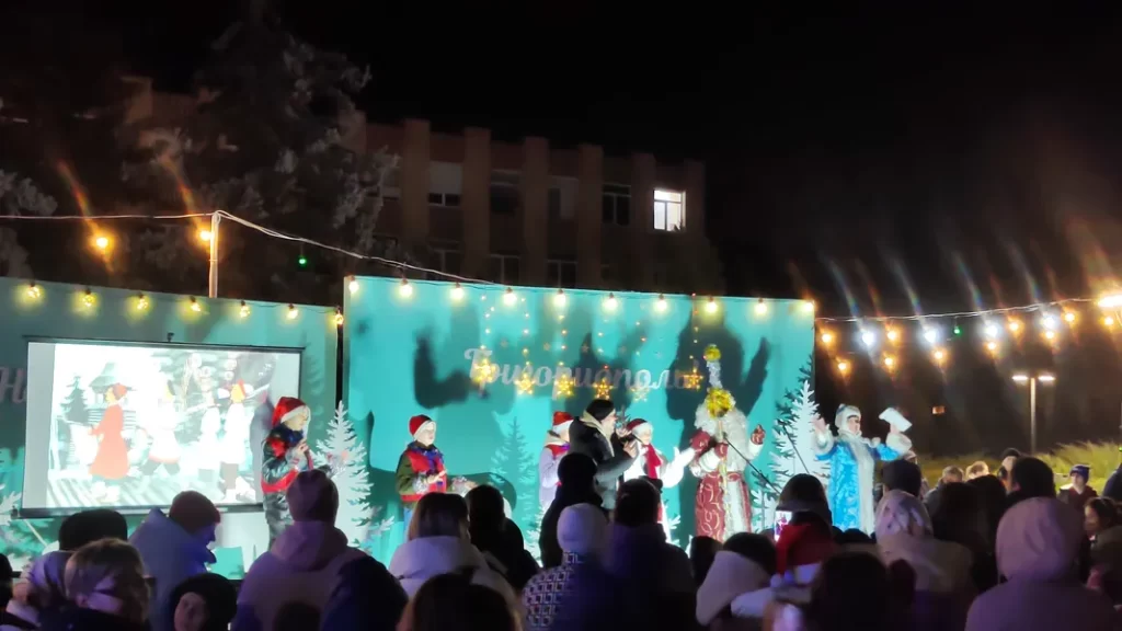 Главная праздничная елка - 3